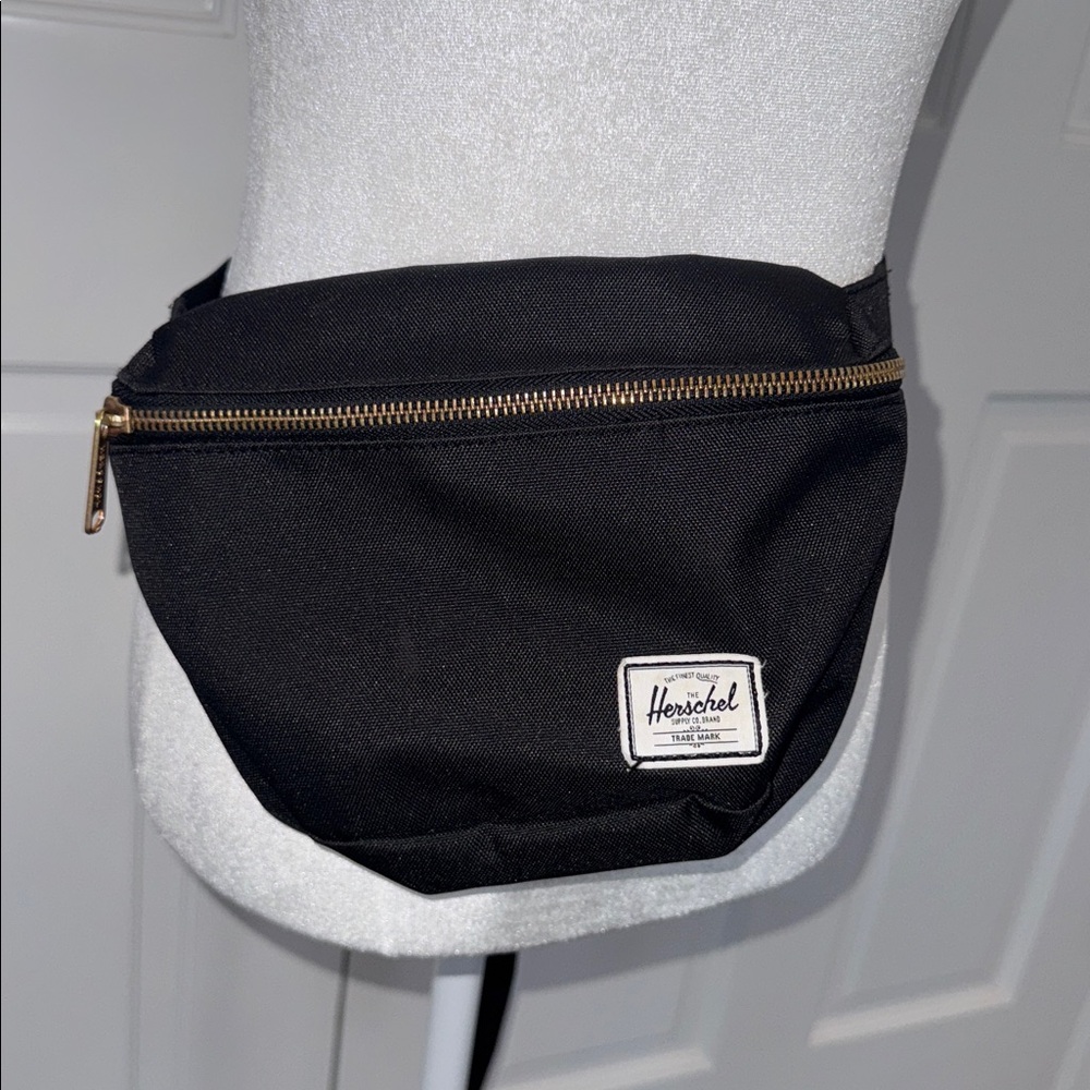 Herschel Settlement Hip Pack Fannie Pack –– Black –